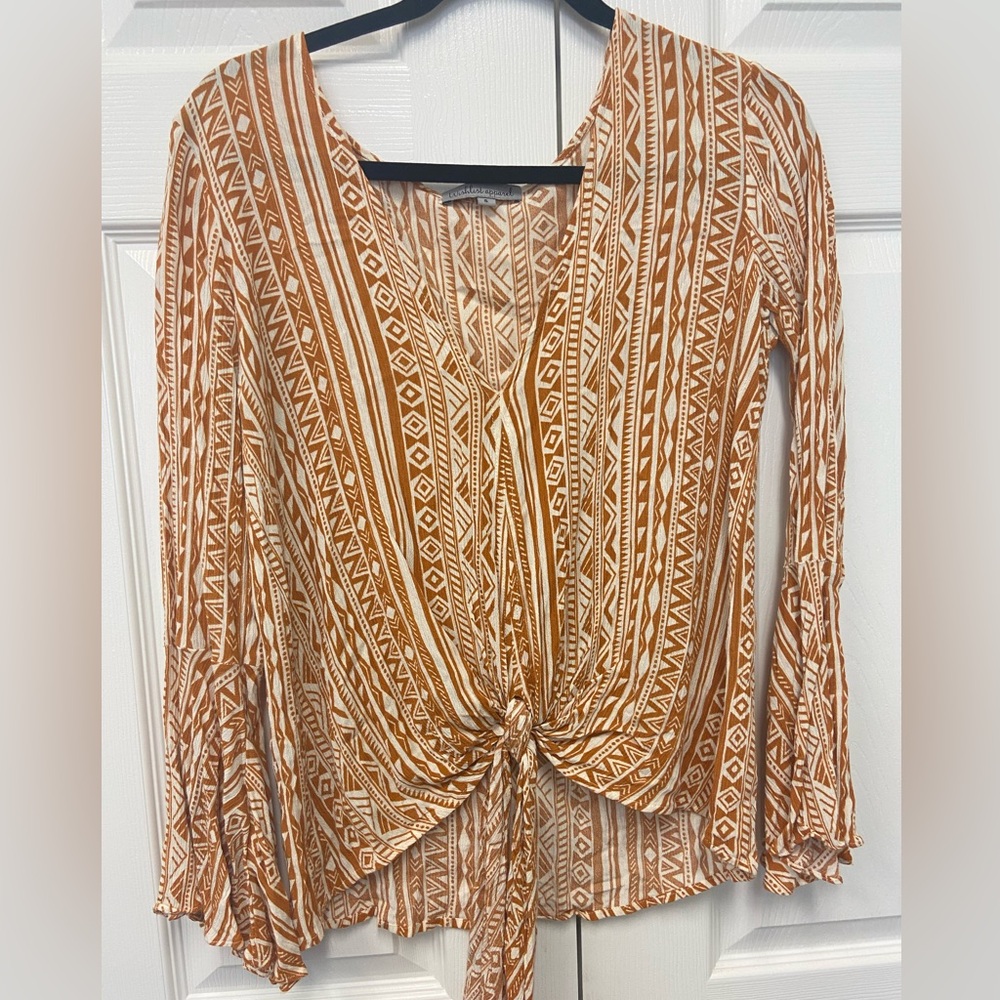Wishlist Geometric Knot-Front Blouse in orange/Brown and White